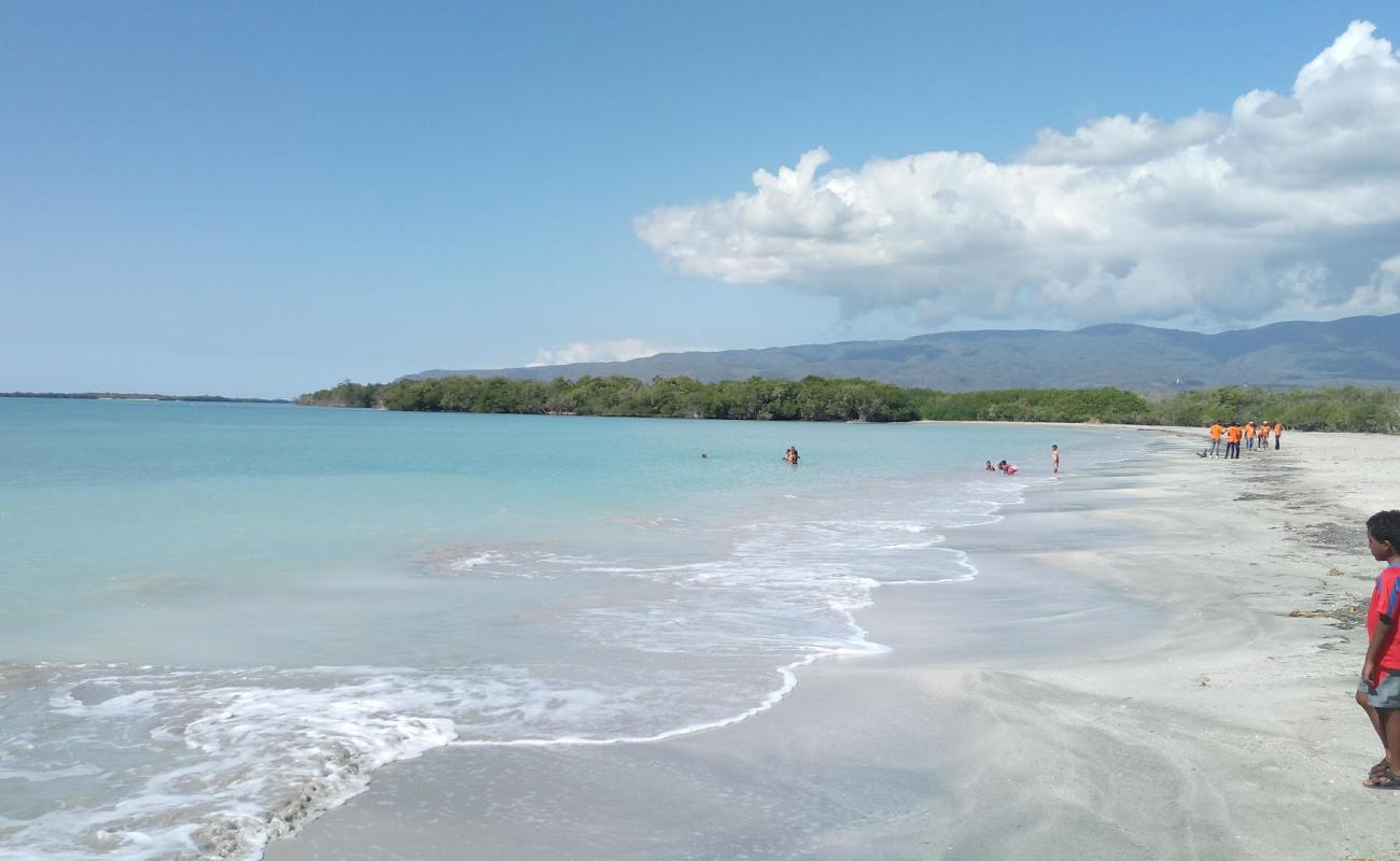 Los Negros beach'in fotoğrafı parlak ince kum yüzey ile