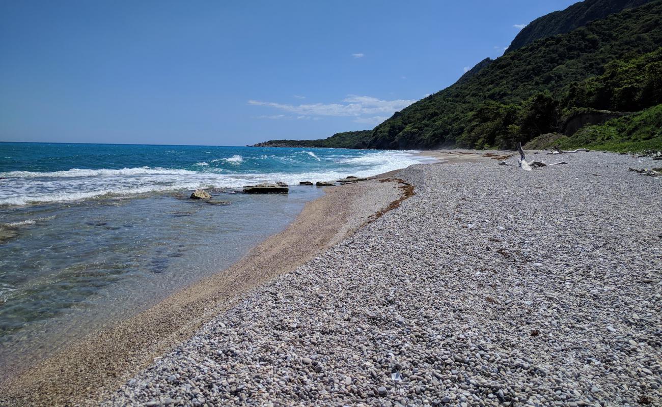 Cienaga beach'in fotoğrafı hafif ince çakıl taş yüzey ile