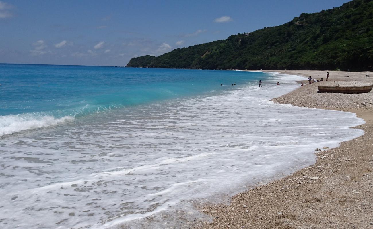 San Rafael beach'in fotoğrafı hafif ince çakıl taş yüzey ile