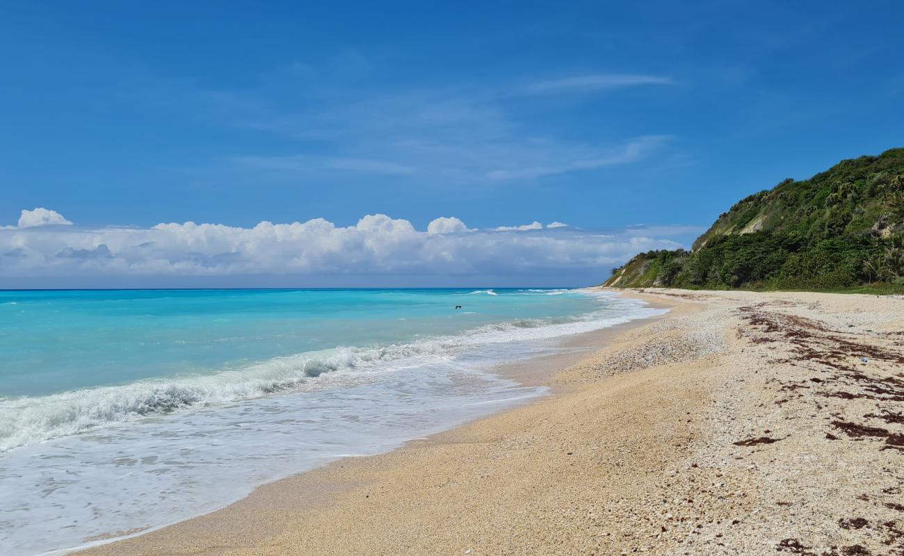 Patos beach'in fotoğrafı hafif ince çakıl taş yüzey ile