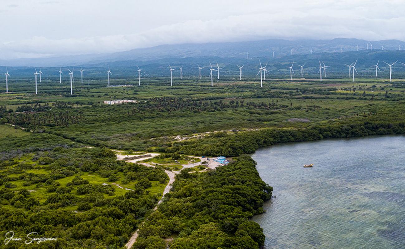 El Can beach'in fotoğrafı gri kum yüzey ile