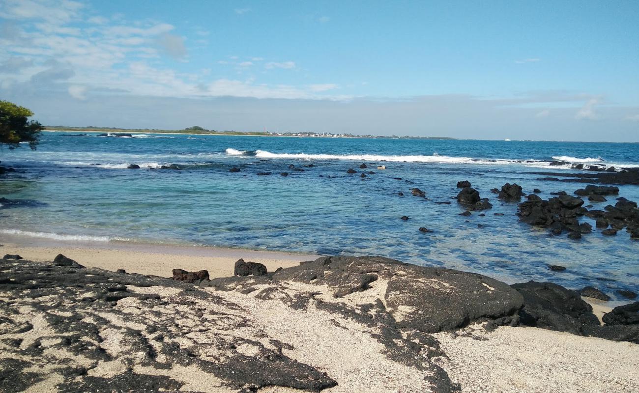 Playa del Amor'in fotoğrafı parlak kum ve kayalar yüzey ile