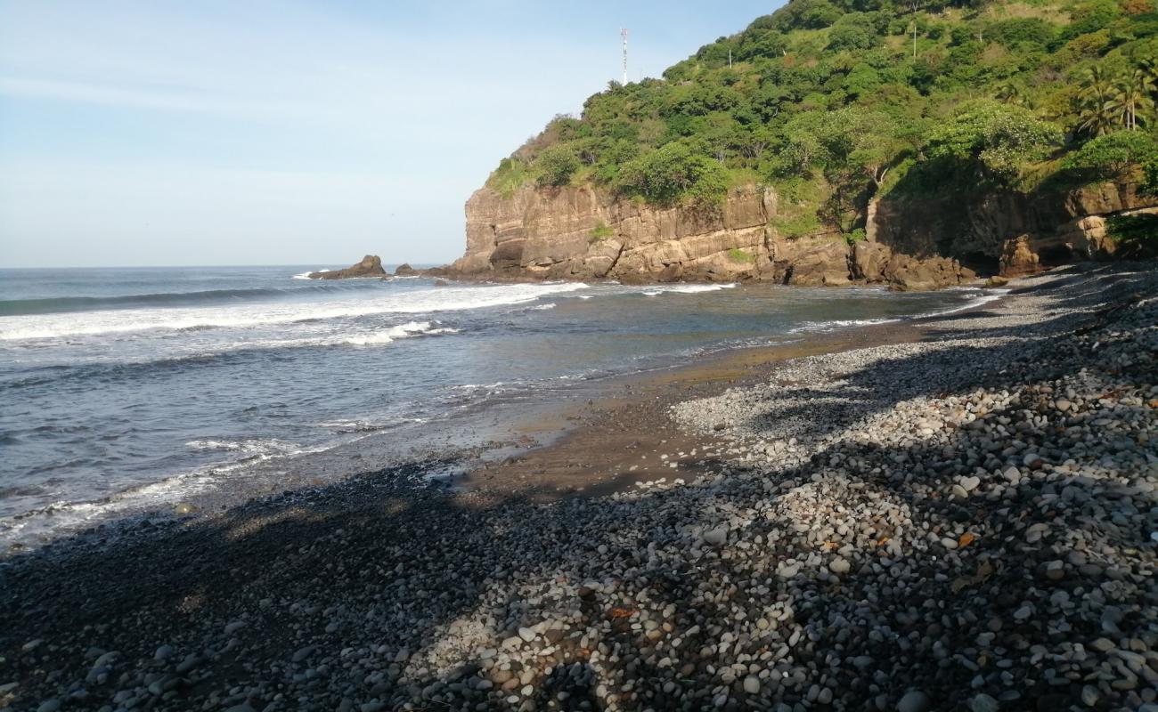 La Perla beach'in fotoğrafı gri çakıl taşı yüzey ile