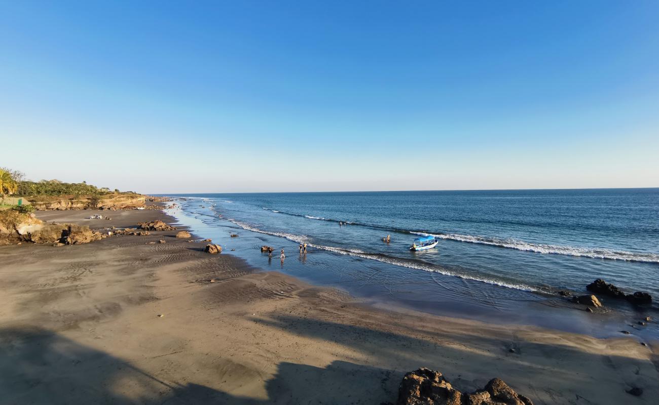 Torola beach'in fotoğrafı gri kum yüzey ile