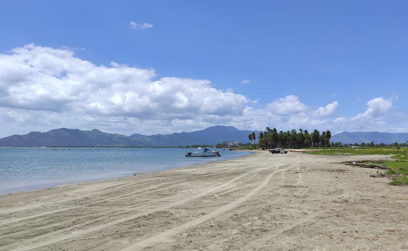 Wailoaloa Beach'in fotoğrafı gri kum yüzey ile