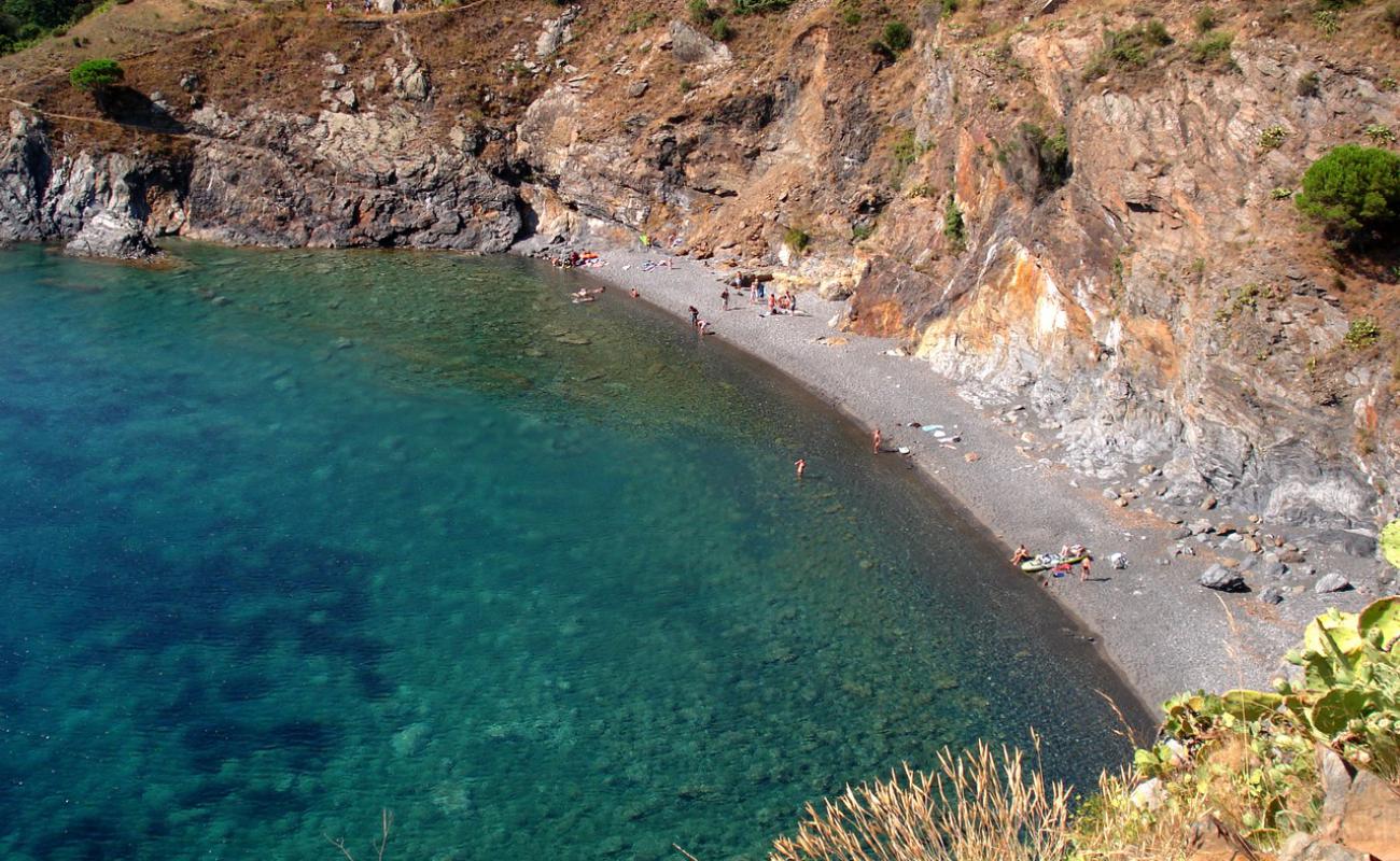 Cerberus beach'in fotoğrafı gri çakıl taşı yüzey ile