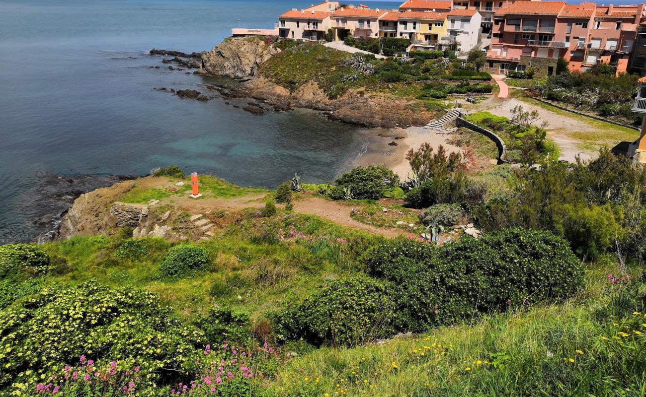 Batteries beach'in fotoğrafı bej kum ve çakıl yüzey ile