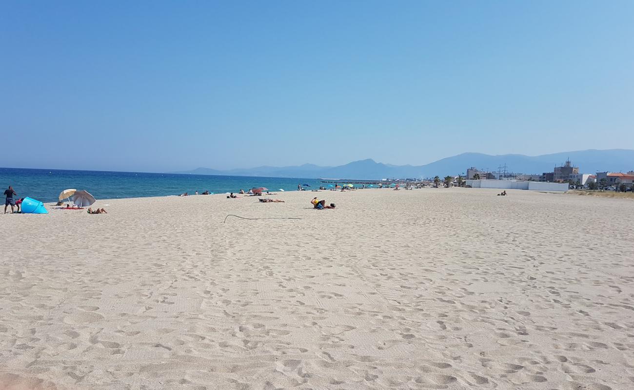 Saint-Cyprien beach II'in fotoğrafı i̇nce bej kum yüzey ile