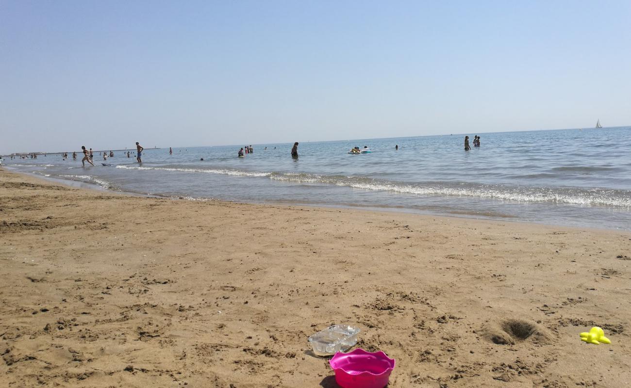 Plage des Chalets'in fotoğrafı i̇nce bej kum yüzey ile