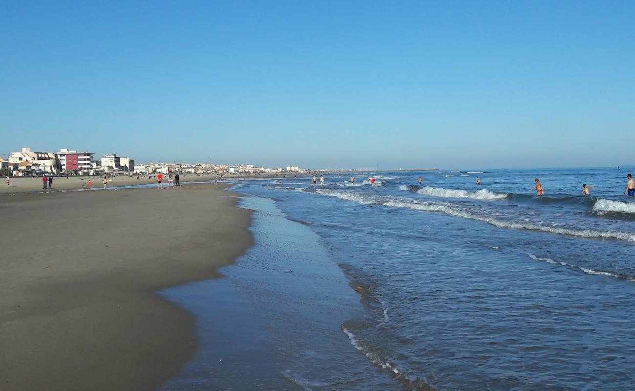 Narbonne Plage'in fotoğrafı i̇nce bej kum yüzey ile