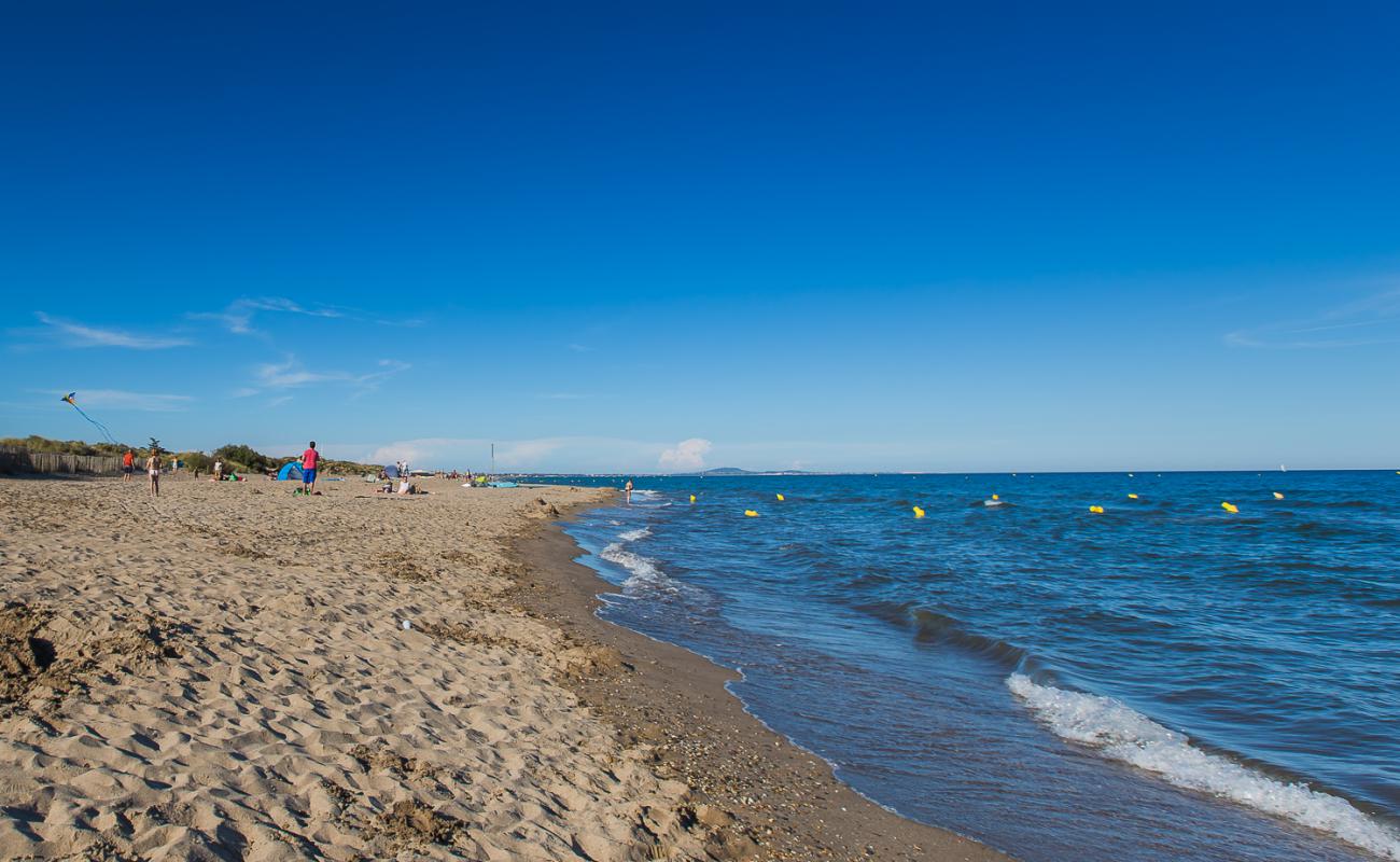 Serignan Plage'in fotoğrafı i̇nce bej kum yüzey ile