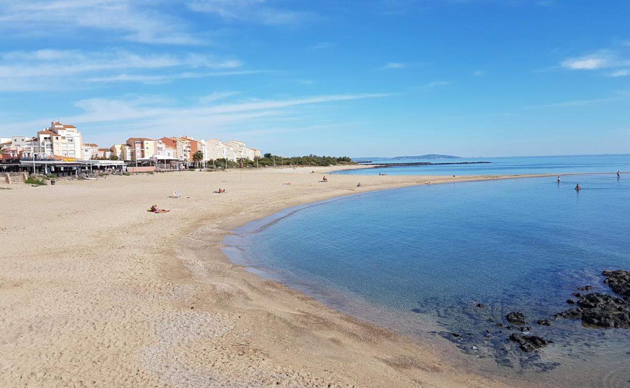 Le Mole beach'in fotoğrafı açık bej kum yüzey ile