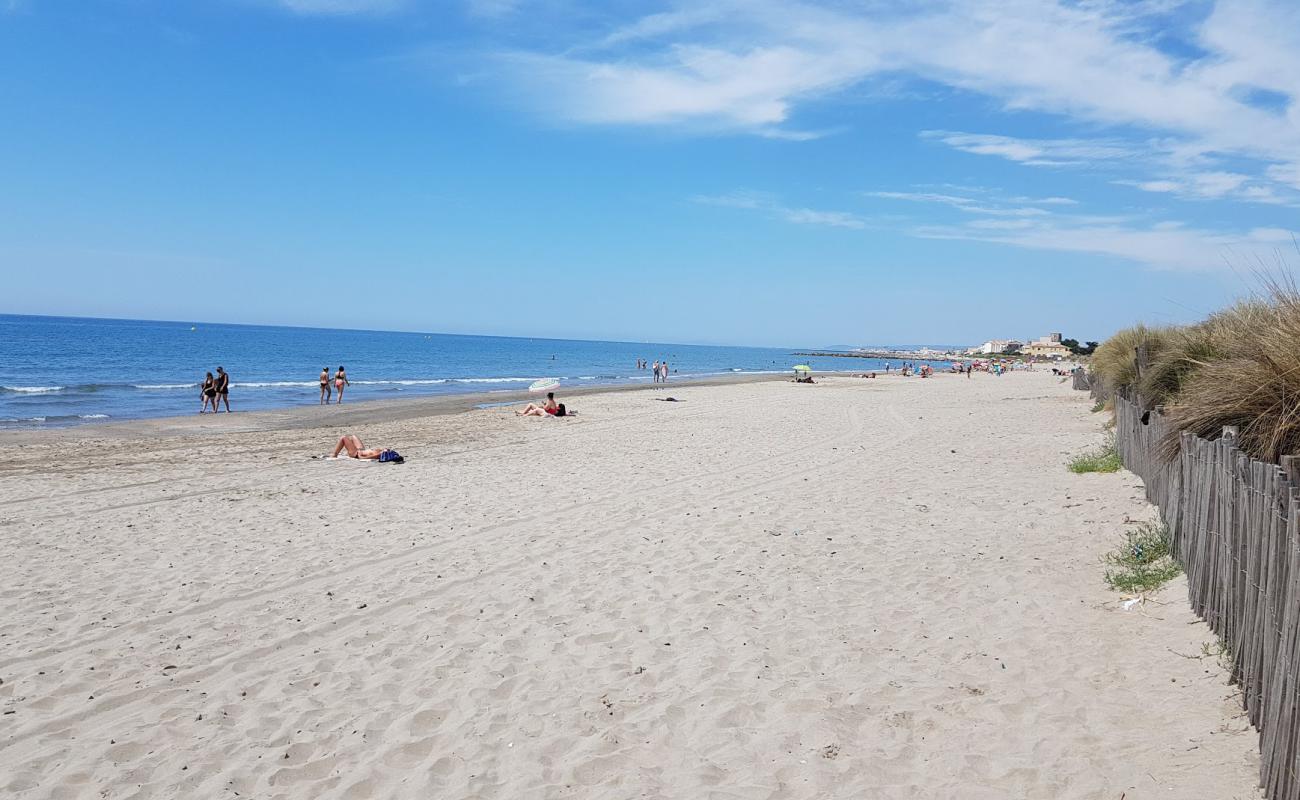Le Petit Travers beach'in fotoğrafı i̇nce bej kum yüzey ile