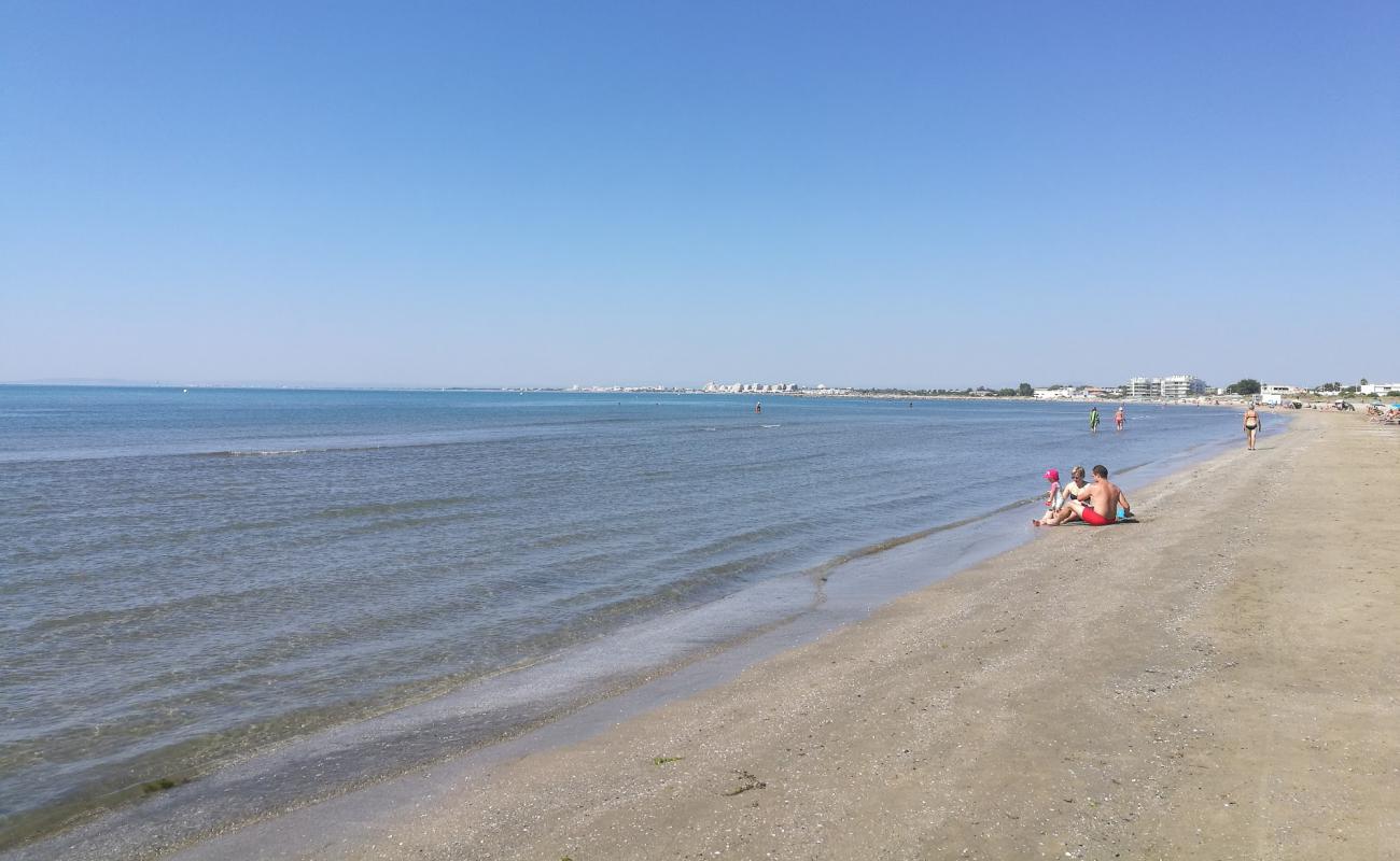 Le Grau-du-Roi beach'in fotoğrafı i̇nce bej kum yüzey ile