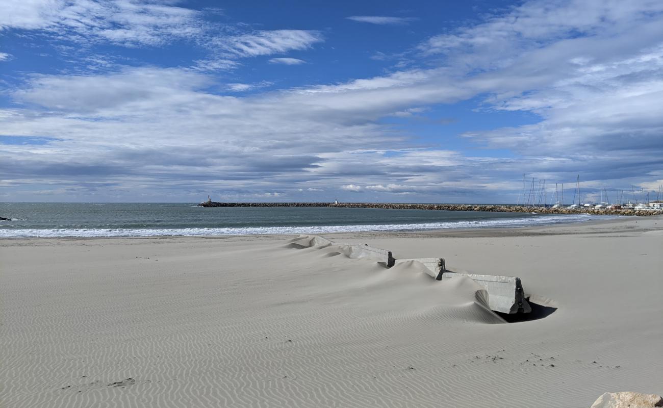Arenes beach'in fotoğrafı i̇nce bej kum yüzey ile