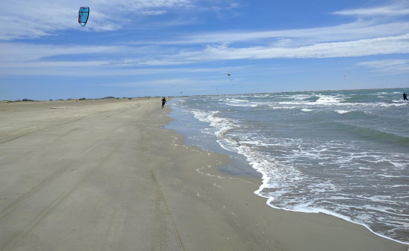 Plage de Beauduc'in fotoğrafı i̇nce bej kum yüzey ile