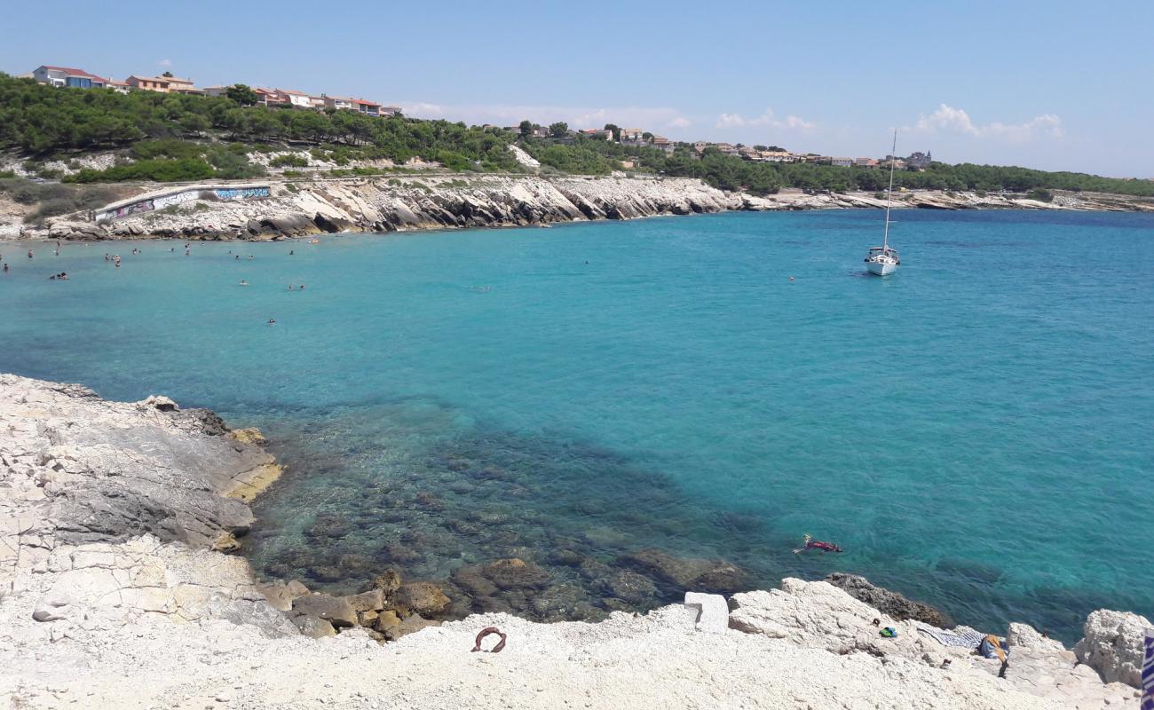 Plage Crique'in fotoğrafı taşlar yüzey ile