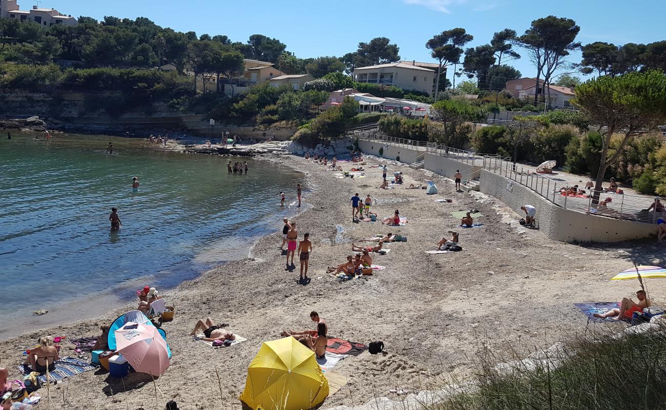 Cap Rousset beach'in fotoğrafı bej kum ve çakıl yüzey ile