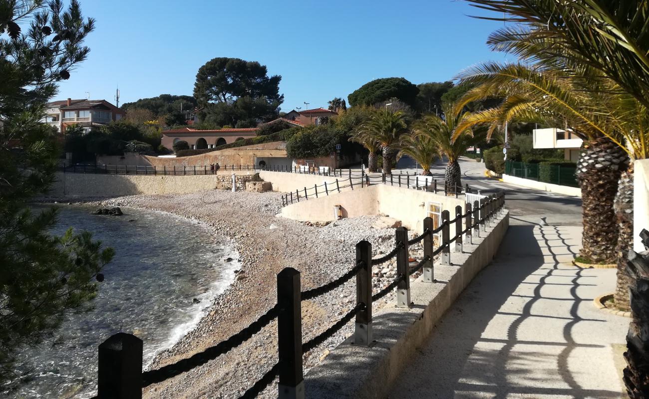 Rue du Languedoc'in fotoğrafı küçük bej çakıl yüzey ile
