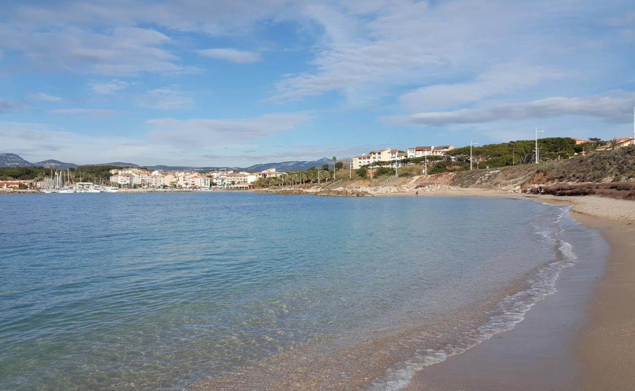 Plage du Rayolet'in fotoğrafı gri kum yüzey ile