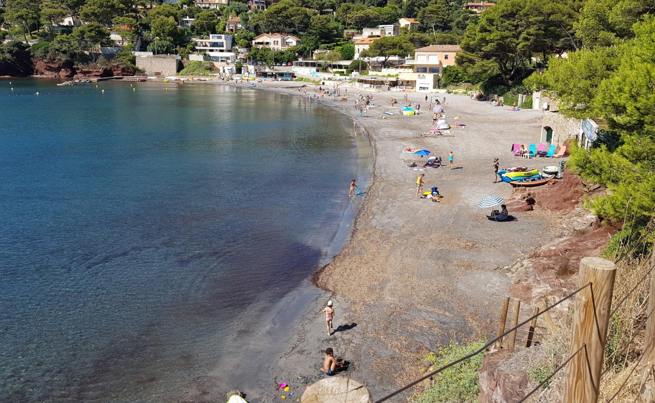 Plage de Fabregas'in fotoğrafı siyah kum ve çakıl yüzey ile