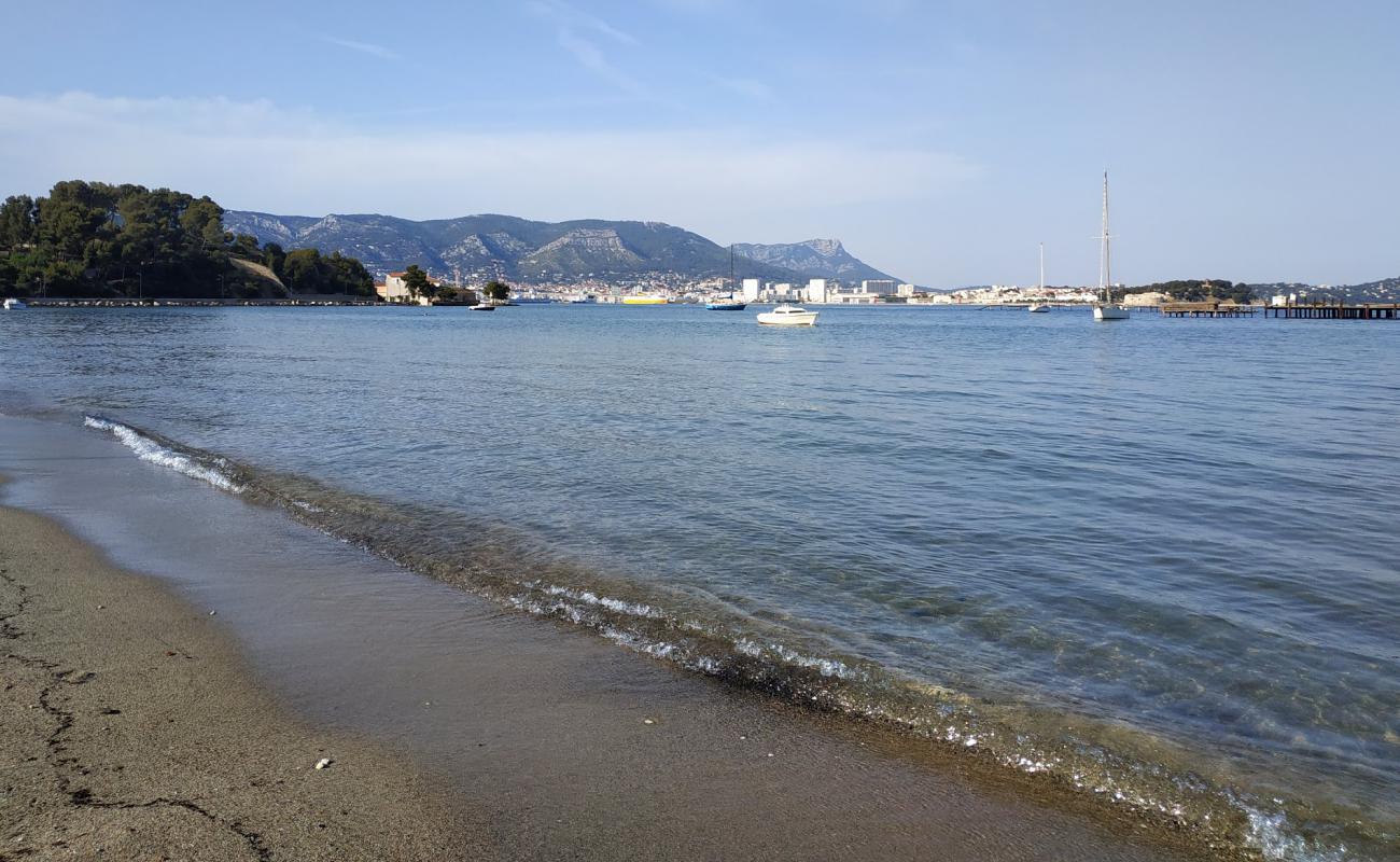 Plage de Balaguier'in fotoğrafı gri kum yüzey ile