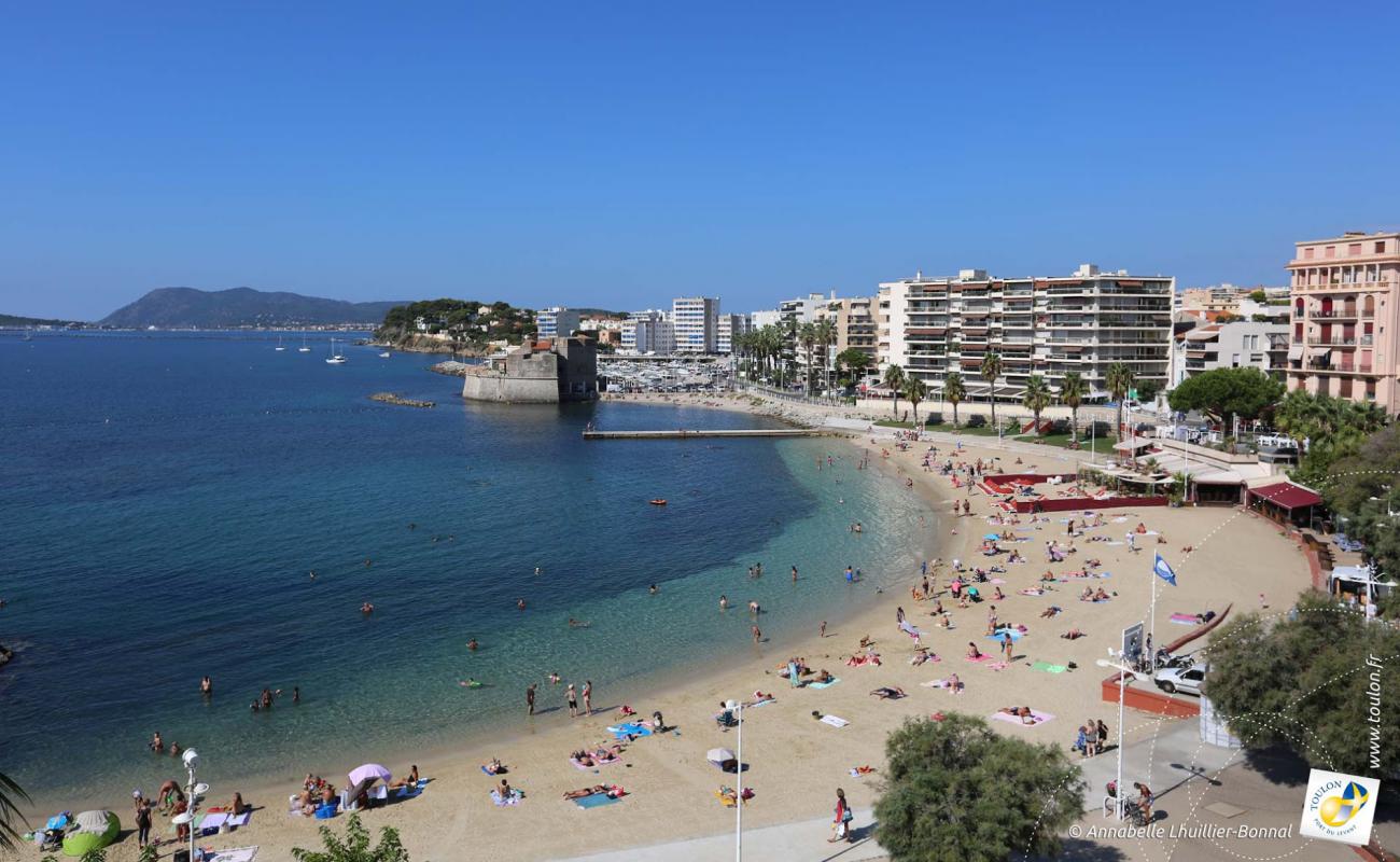 Plages du Mourillon'in fotoğrafı açık bej kum yüzey ile