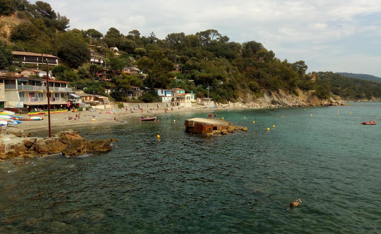Plage le Pin de Galle'in fotoğrafı kahverengi kum yüzey ile
