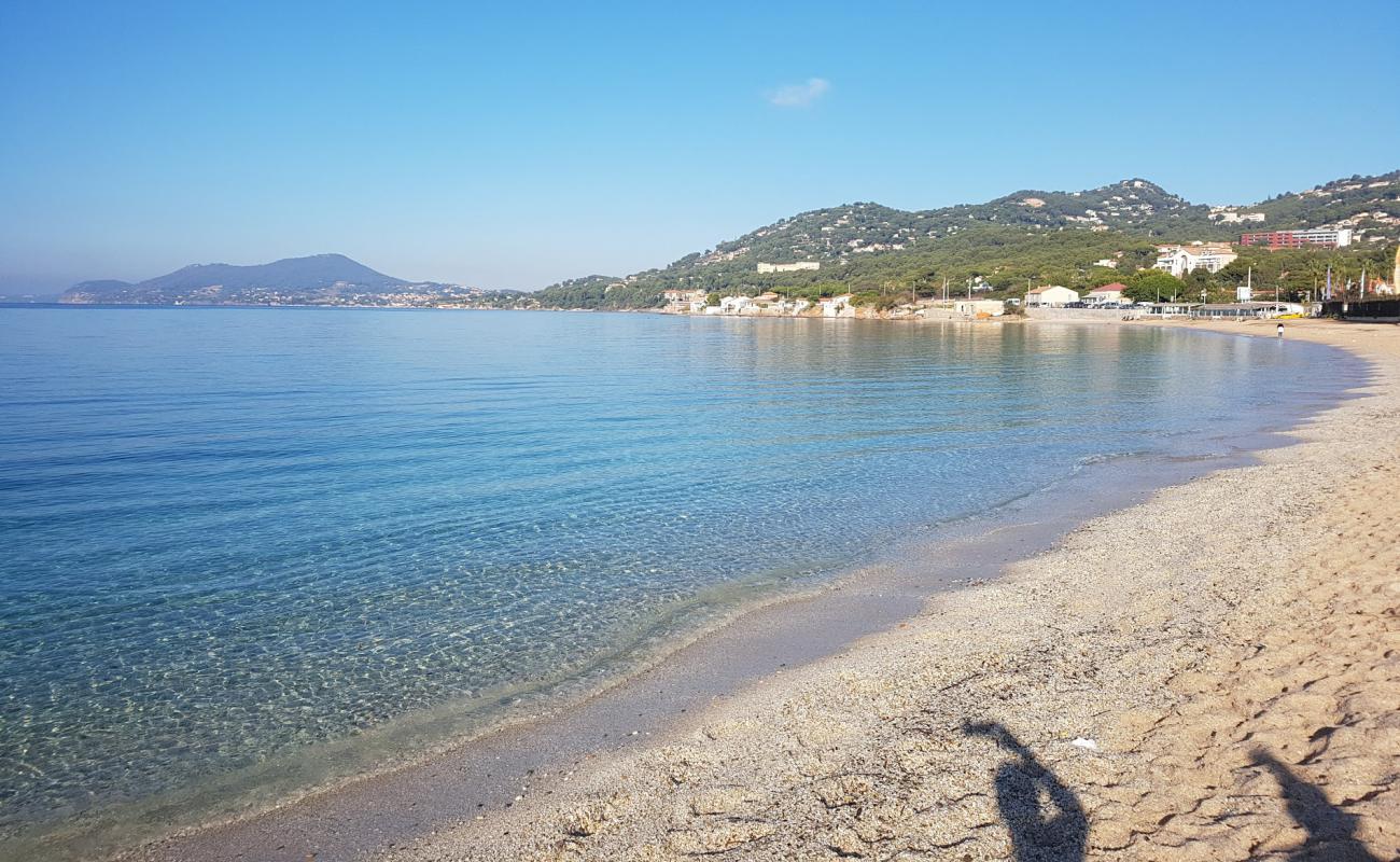 Plage de l'Almanarre II'in fotoğrafı küçük bej çakıl yüzey ile