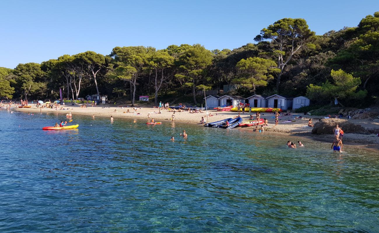 Baume beach'in fotoğrafı açık bej kum yüzey ile