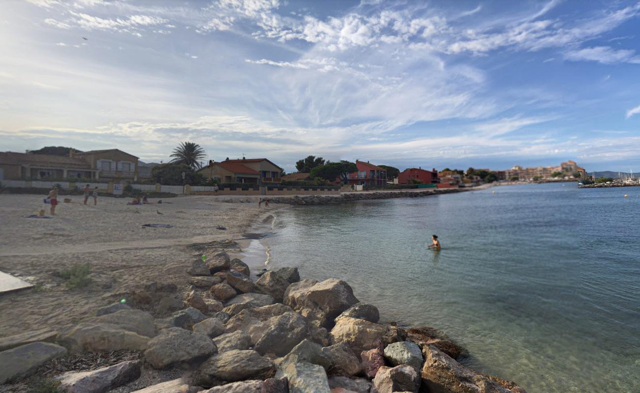 Odyssey beach'in fotoğrafı küçük koy ile birlikte