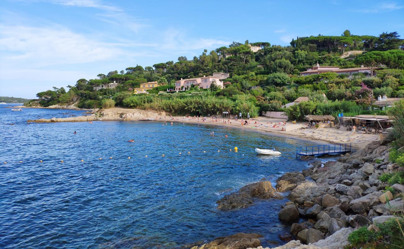 Plage de Saint-Tropez'in fotoğrafı parlak kum yüzey ile