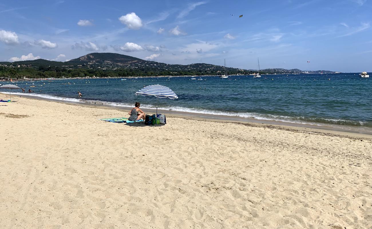 Grimaud Plajı'in fotoğrafı açık bej kum yüzey ile