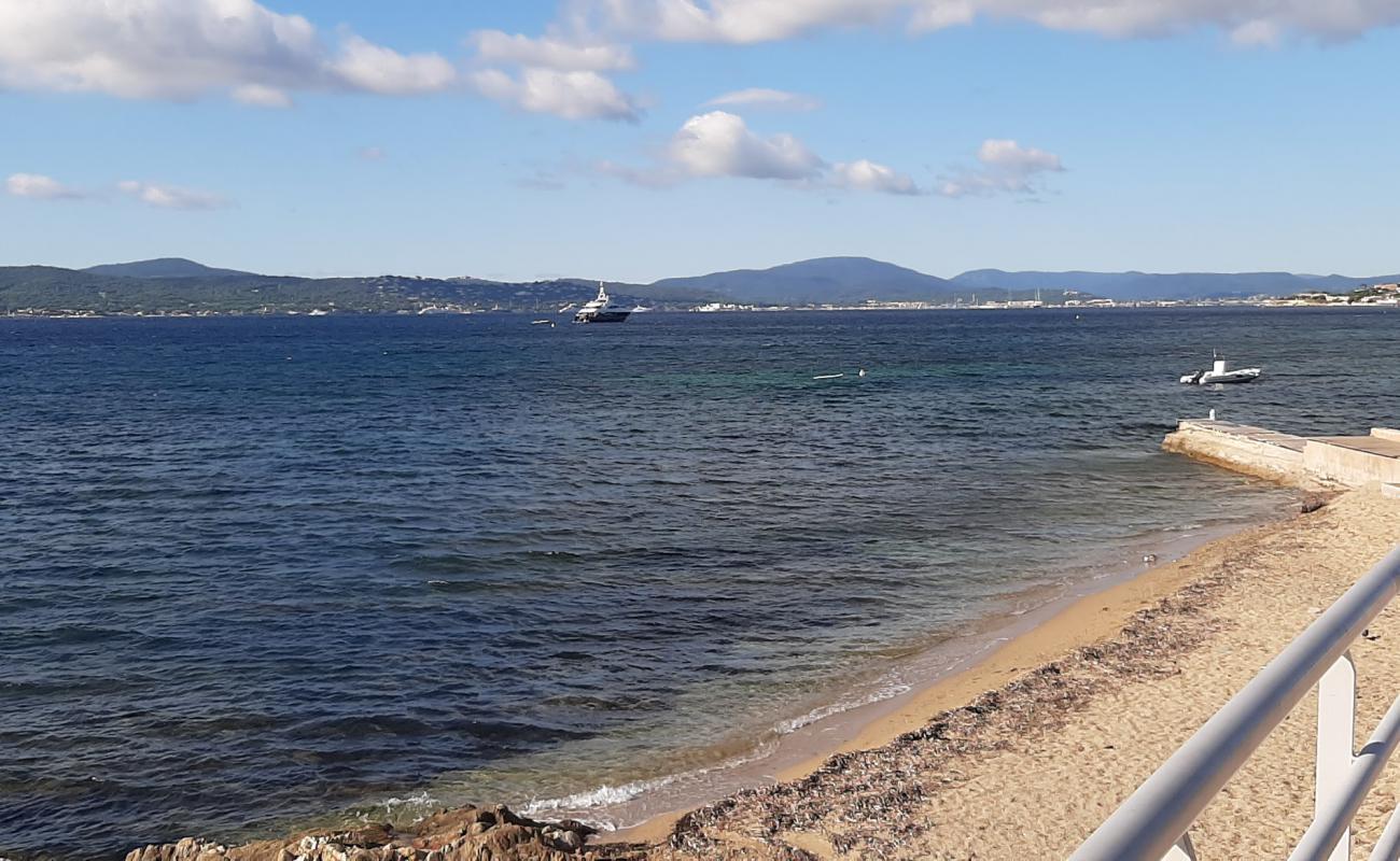 Saudan beach'in fotoğrafı açık bej kum yüzey ile