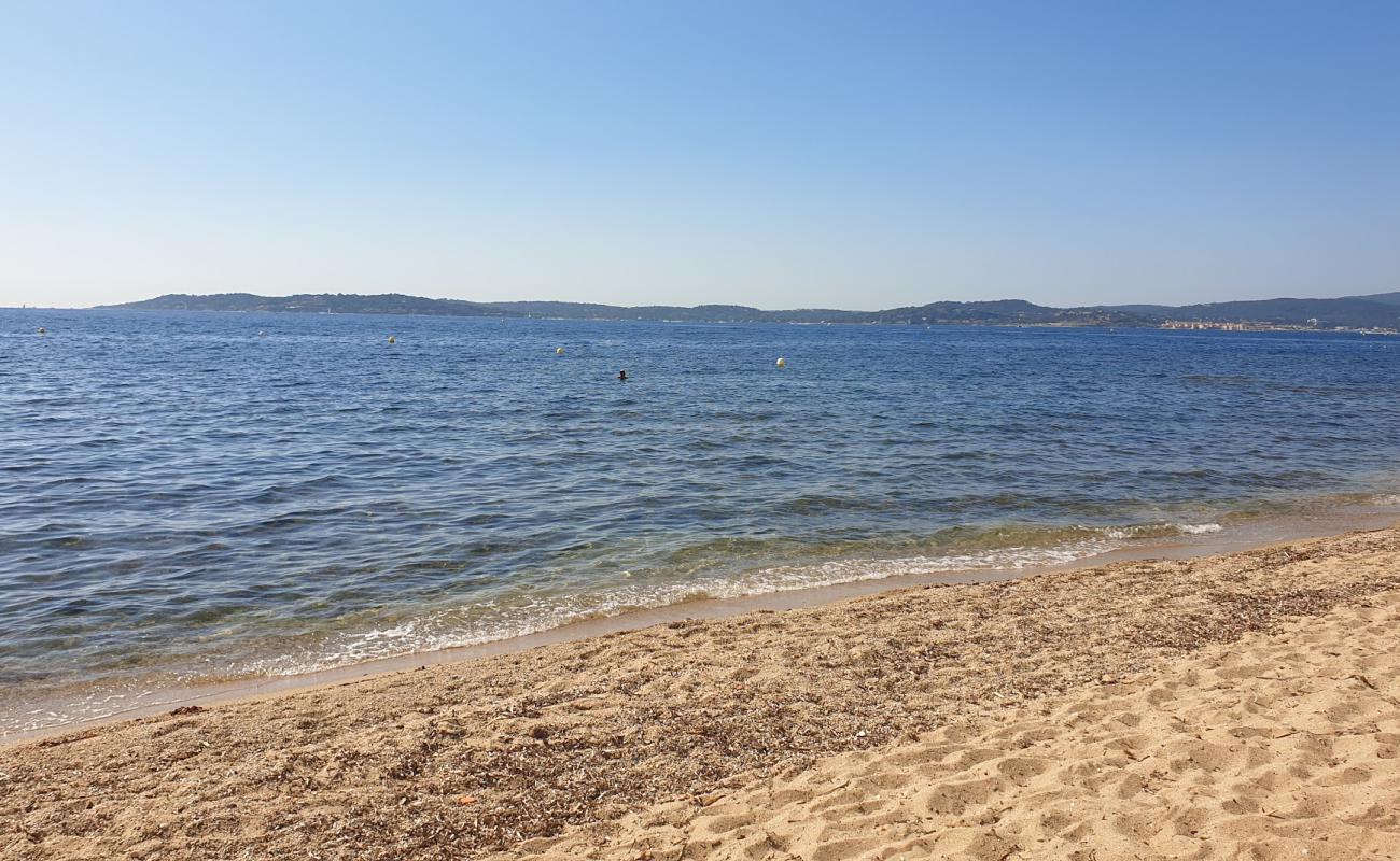 Champfleuri beach'in fotoğrafı parlak kum yüzey ile