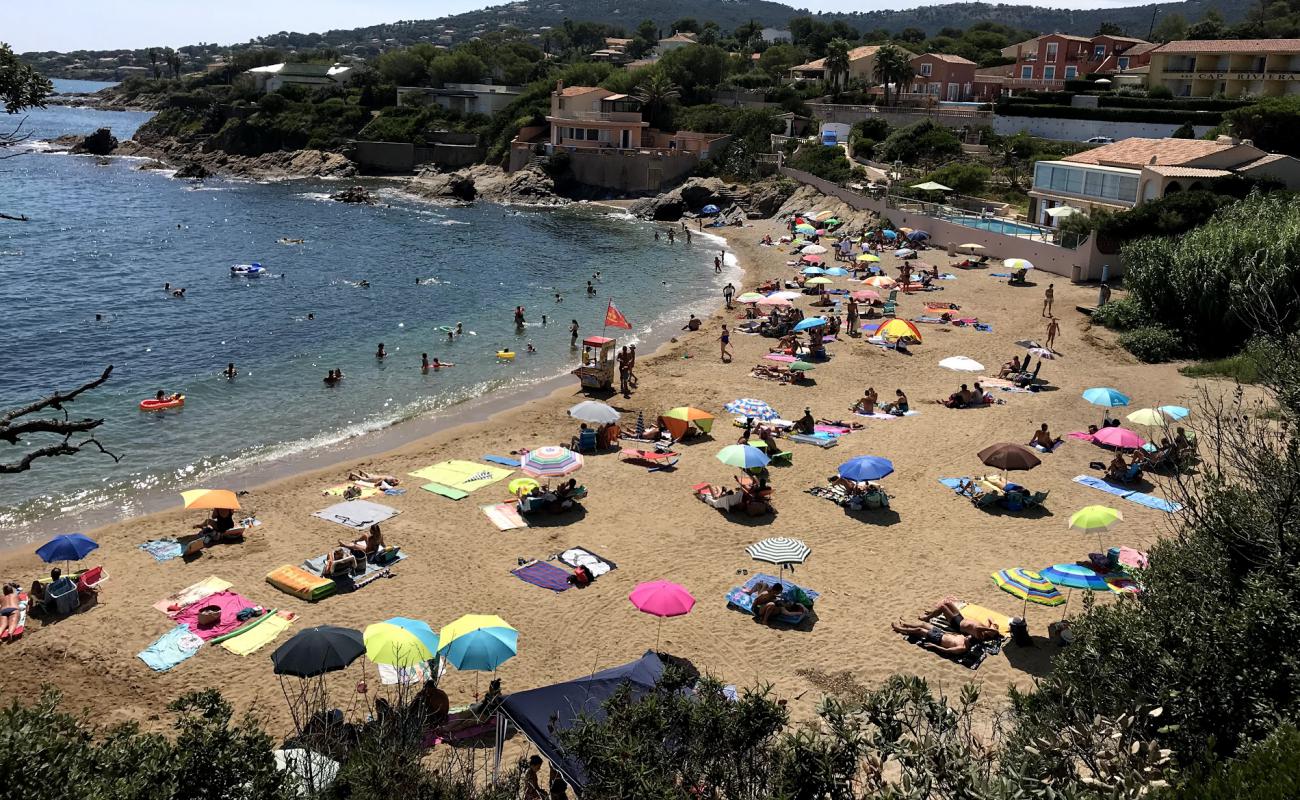 Grand Boucharel beach'in fotoğrafı açık bej kum yüzey ile