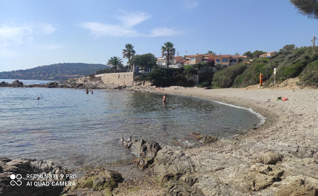 Petit Boucharel beach'in fotoğrafı bej kum ve çakıl yüzey ile