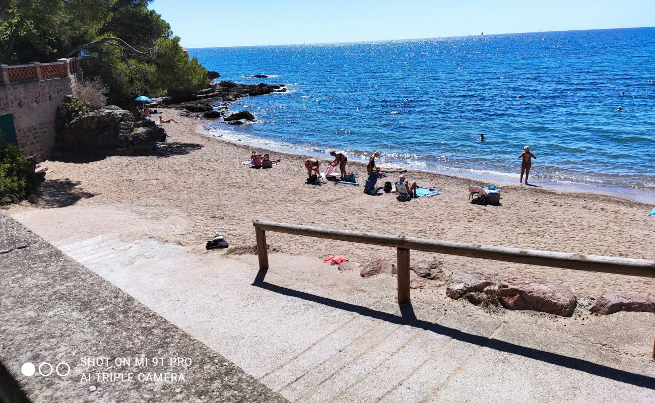 Plage d'Aigue Bonne'in fotoğrafı küçük bej çakıl yüzey ile