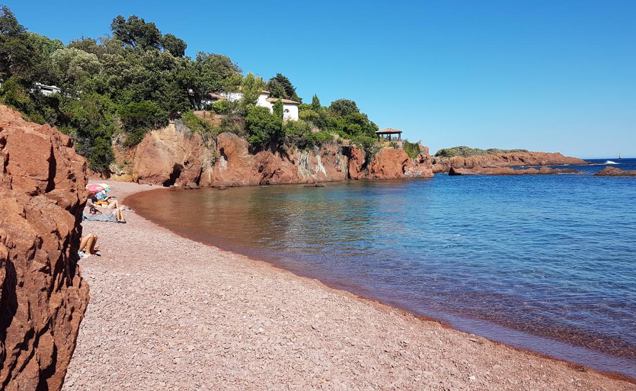 Plage des Lucioles'in fotoğrafı hafif çakıl yüzey ile