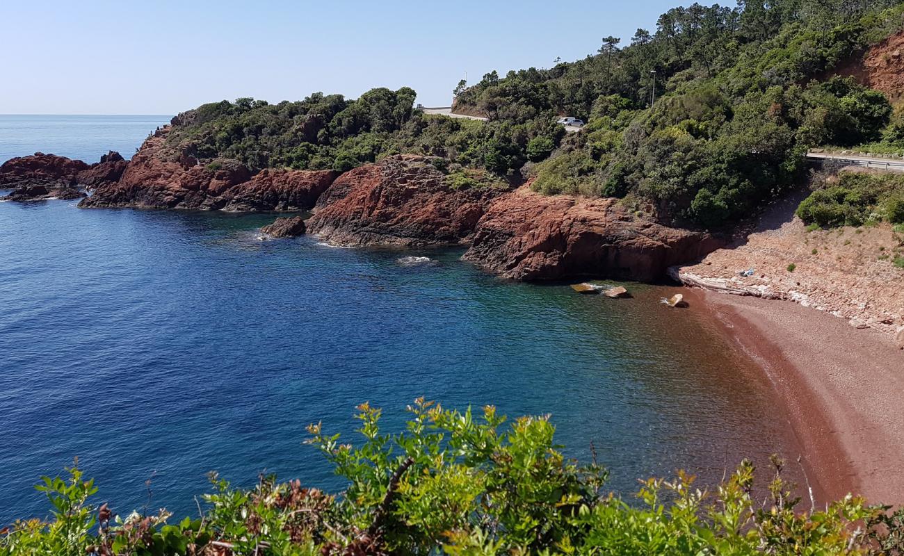 Plage de la Pointe Notre Dame'in fotoğrafı kahverengi çakıl yüzey ile