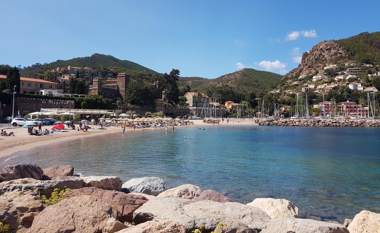 Chateau Plajı'in fotoğrafı parlak ince kum yüzey ile