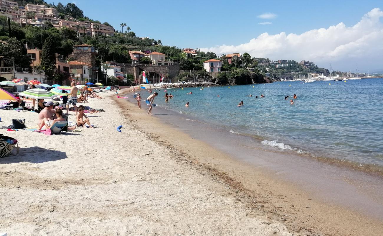 Suveret beach'in fotoğrafı parlak kum yüzey ile