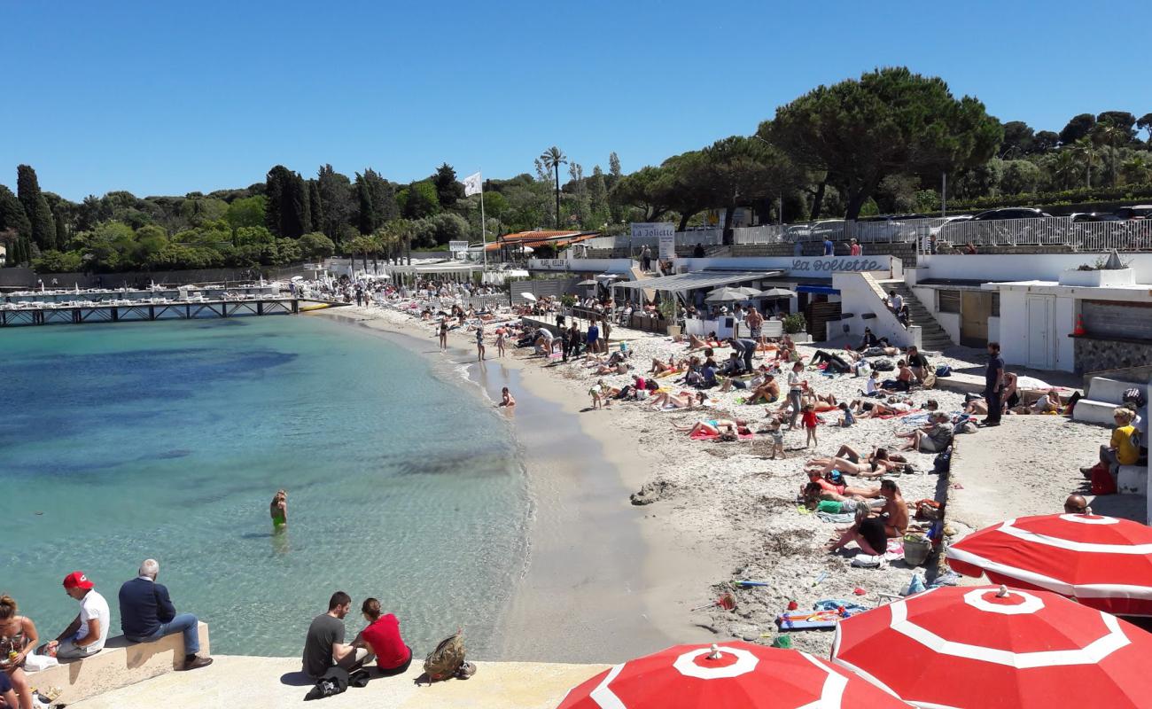 Garoupe Plajı'in fotoğrafı parlak ince kum yüzey ile