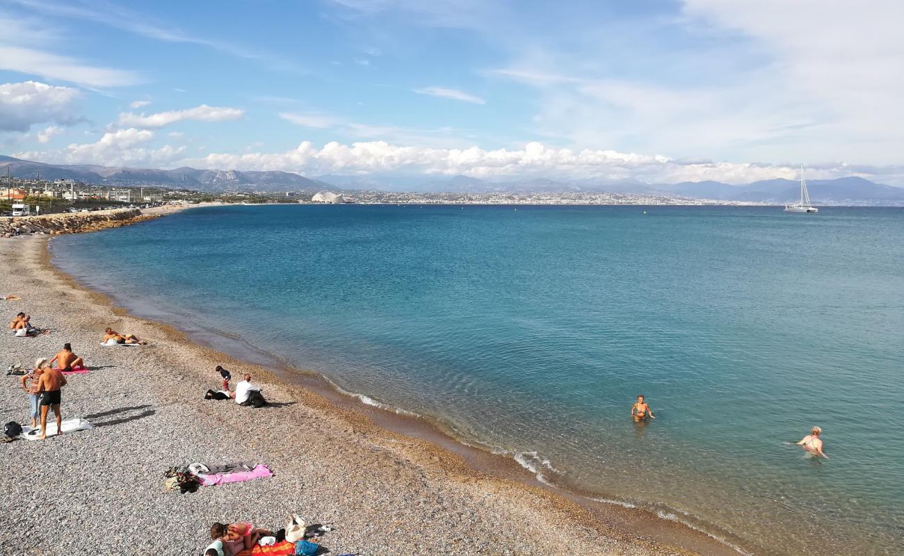 Plage du Fort Carre'in fotoğrafı hafif ince çakıl taş yüzey ile