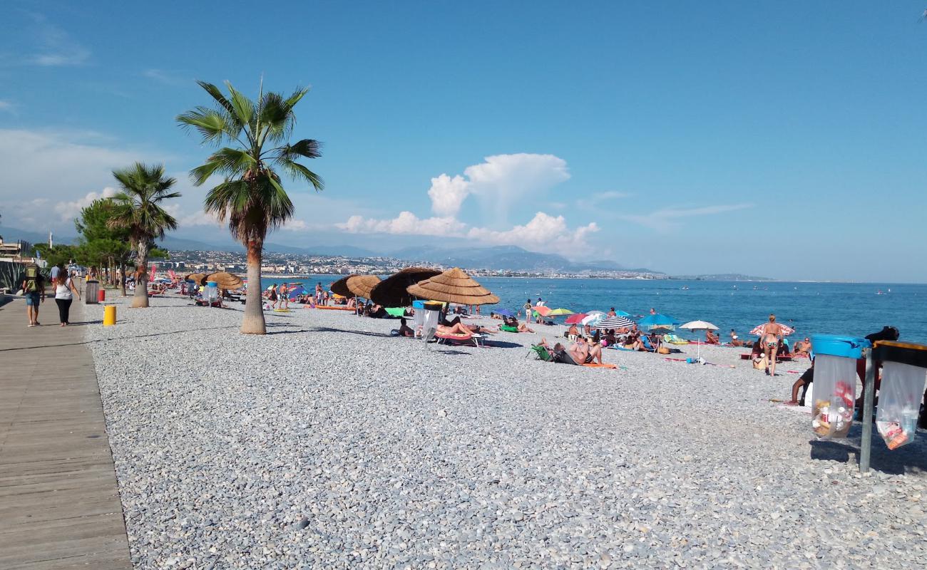 Plage de la Batterie'in fotoğrafı hafif ince çakıl taş yüzey ile