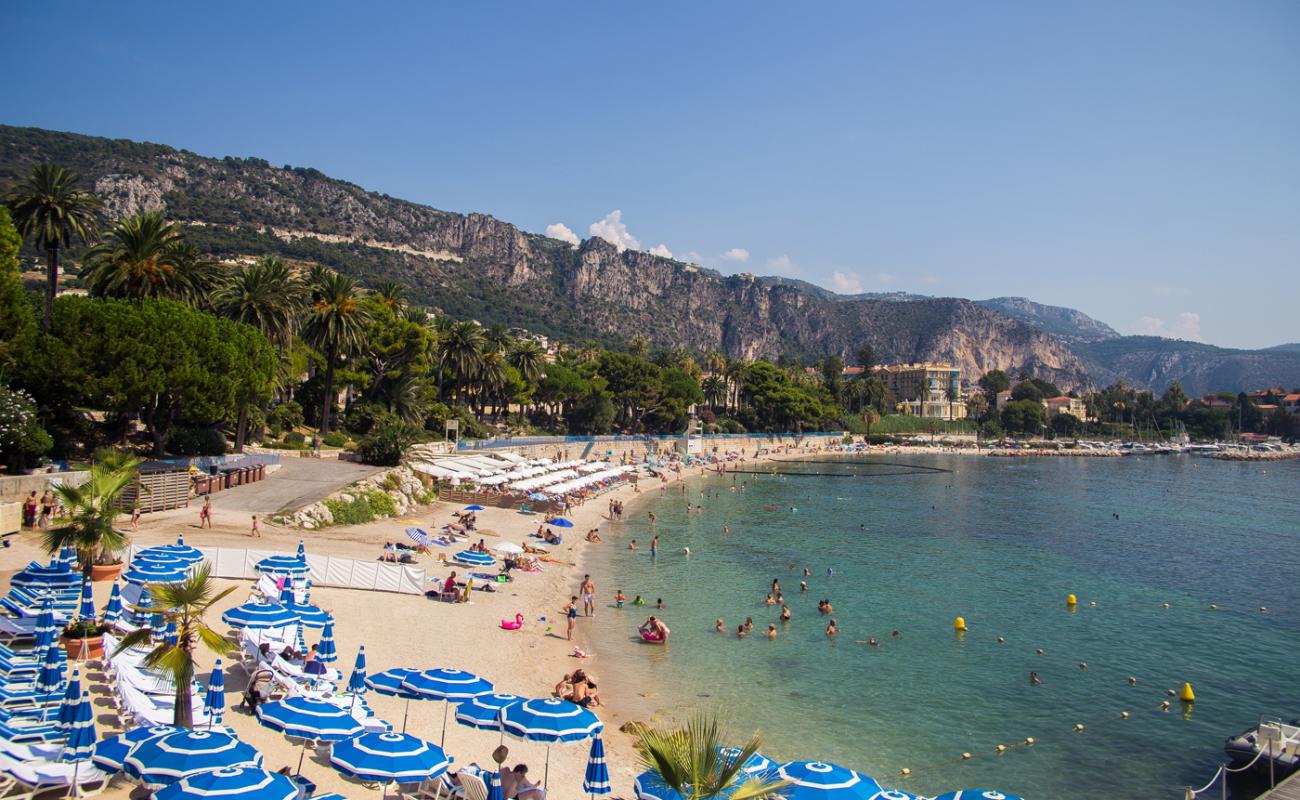 Villefranche-sur-Mer Plajı'in fotoğrafı parlak kum yüzey ile