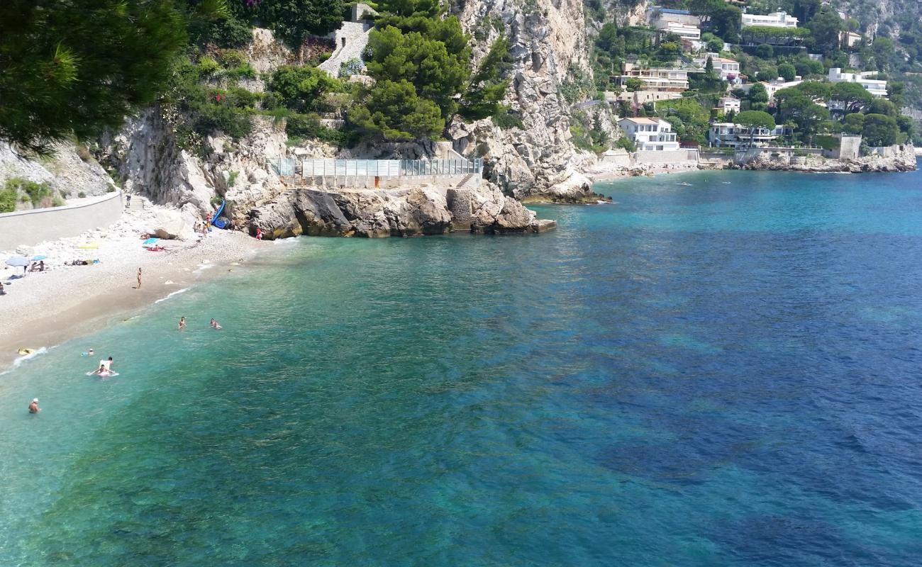 Plage d'Eze-sur-Mer'in fotoğrafı hafif ince çakıl taş yüzey ile