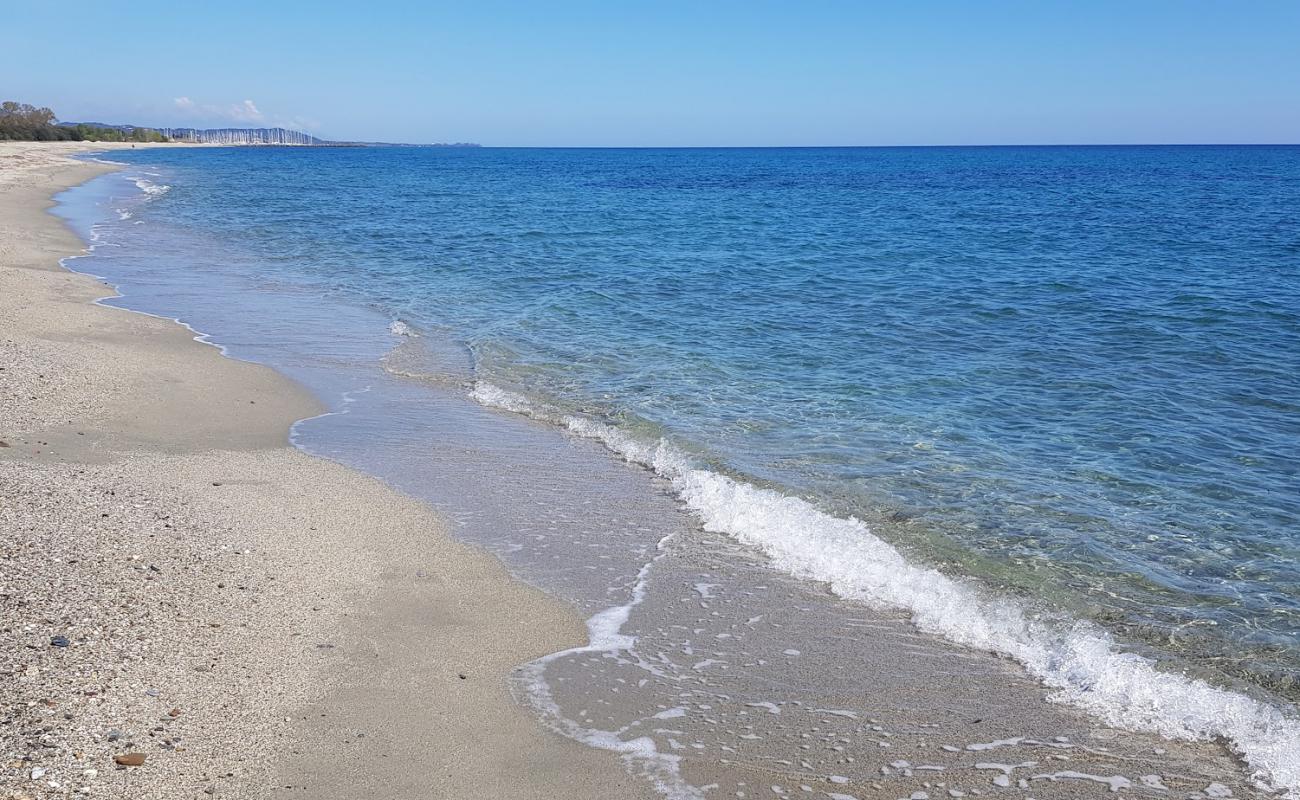 Acqua Nera'in fotoğrafı parlak kum yüzey ile