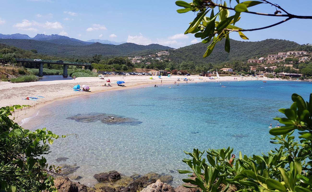 Plage de Tarco'in fotoğrafı açık bej kum yüzey ile