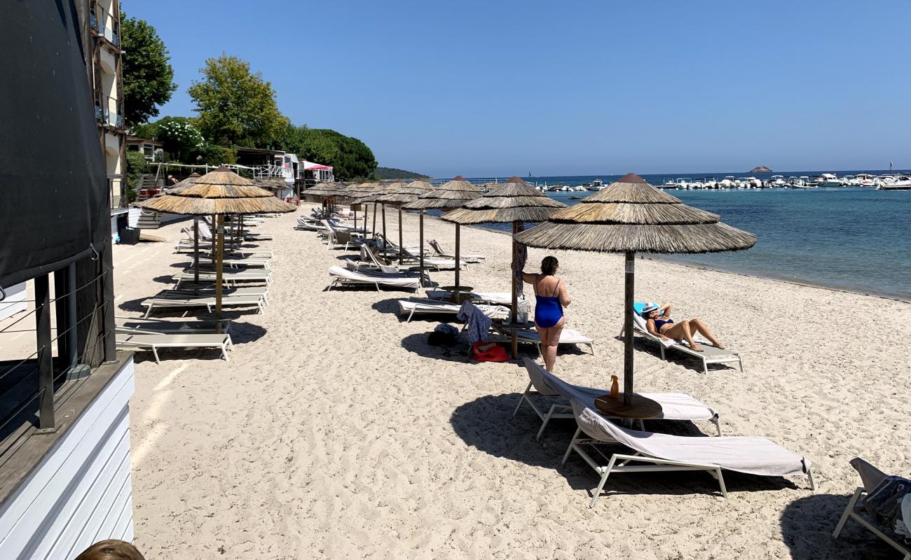 Pinarello beach'in fotoğrafı parlak ince kum yüzey ile